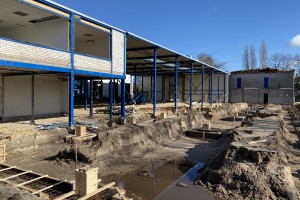 De bouw van de nieuwe winkel is gestart