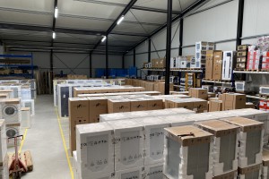 Het tijdelijke magazijn aan de Bedrijfsstraat